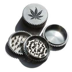 Grinder MG02. Tiene 3 partes y 50 mm de diametro
