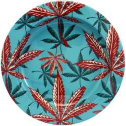 Imagen del cenicero TA28 con las hojas de marihuana rojas en agua