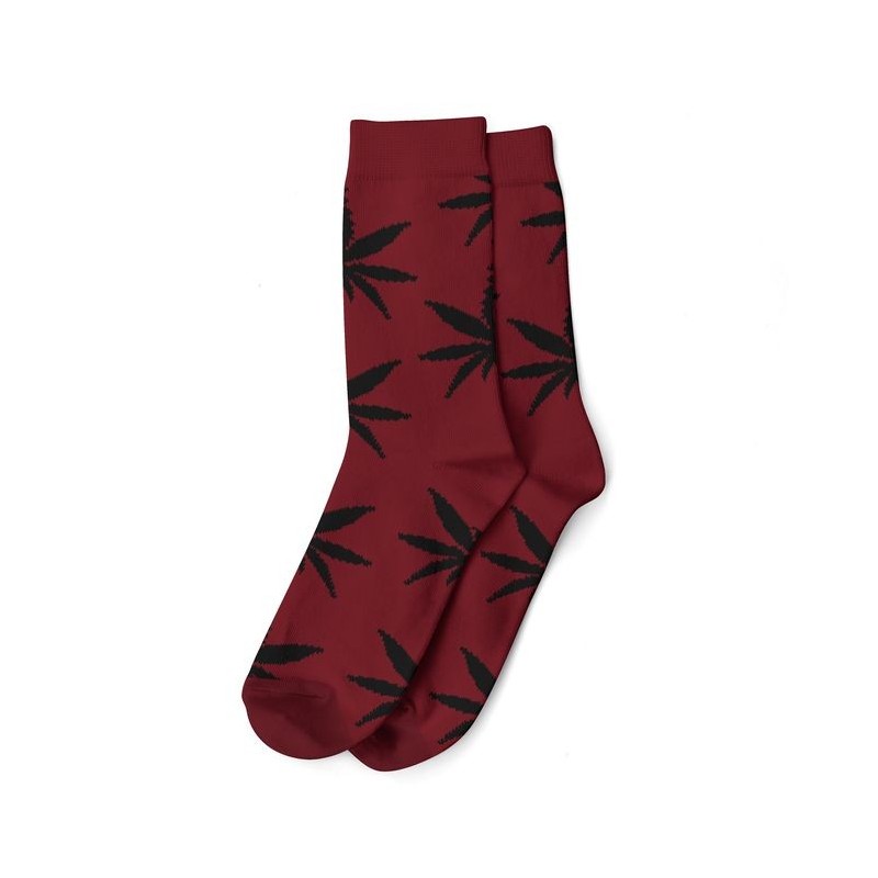 Calcetines rojos y hojas negras